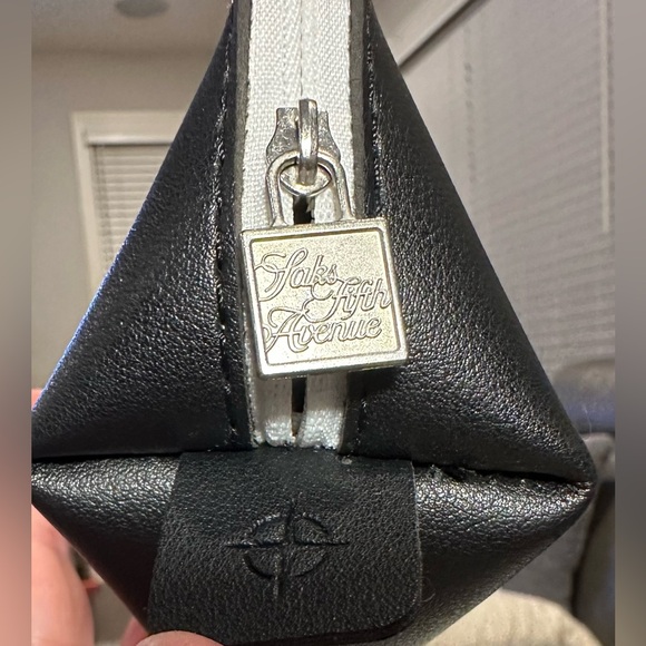 Saks Fifth Avenue Polaris Amenity Zip Makeup Toiletry Pouch exclusively UNITED - Picture 7 of 15